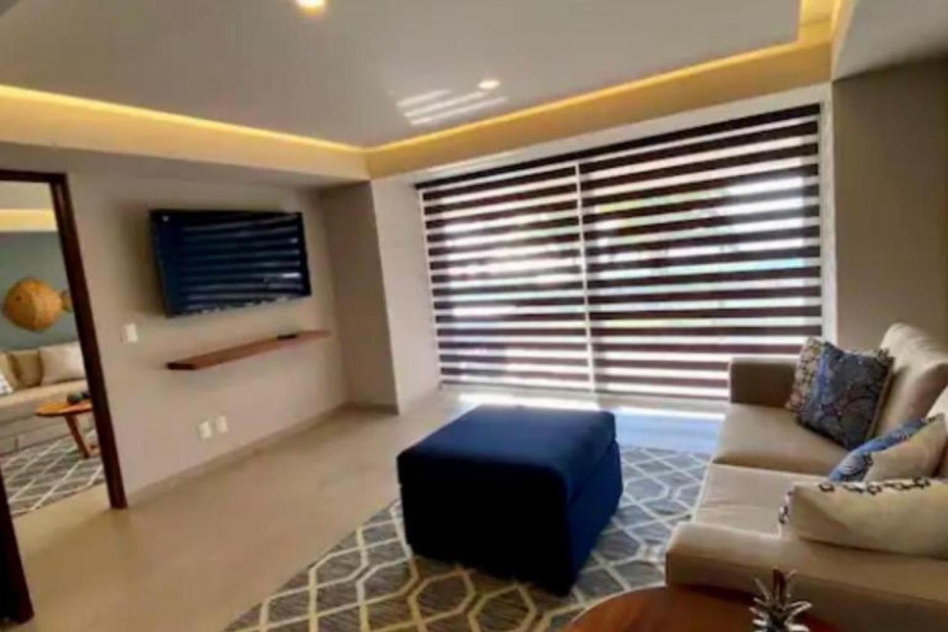 Con Piscina En Apartment