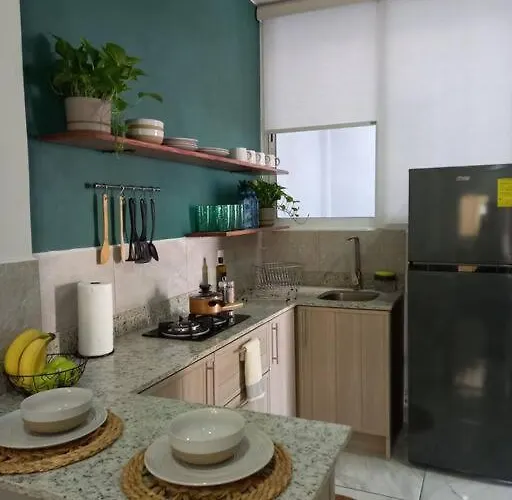 Beach Apartment, King Beds, Walk Everywhere!