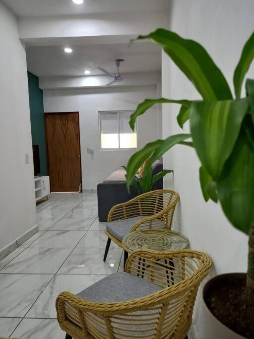 Apartment Apartment, King Beds, Walk Everywhere! *