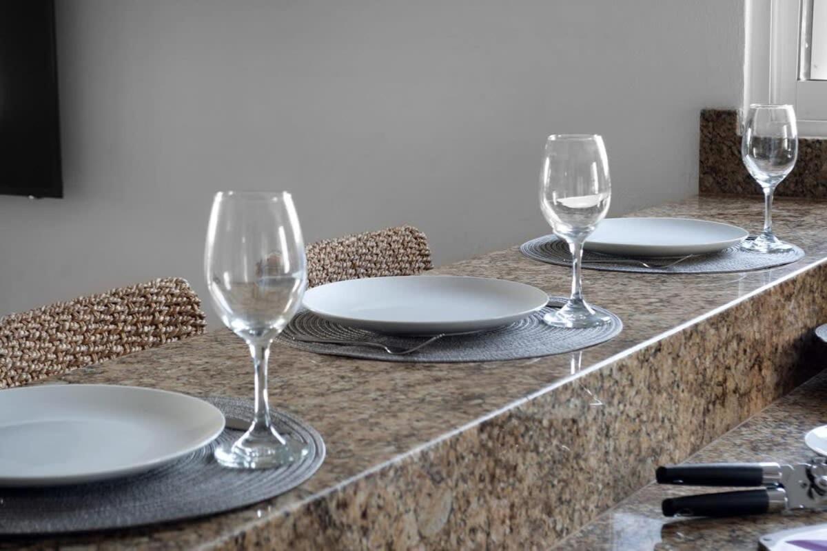 Apartamento 2 Bedroom Penthouse Paradise Near The *