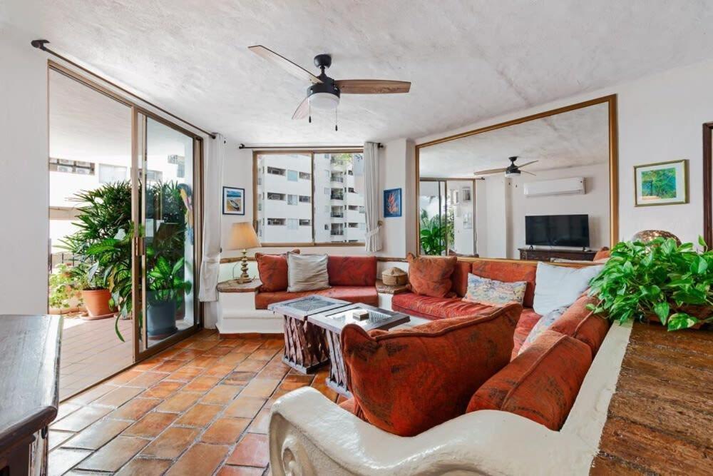 Ocean View 2br Condo-balcony-beach-pool Apartment *