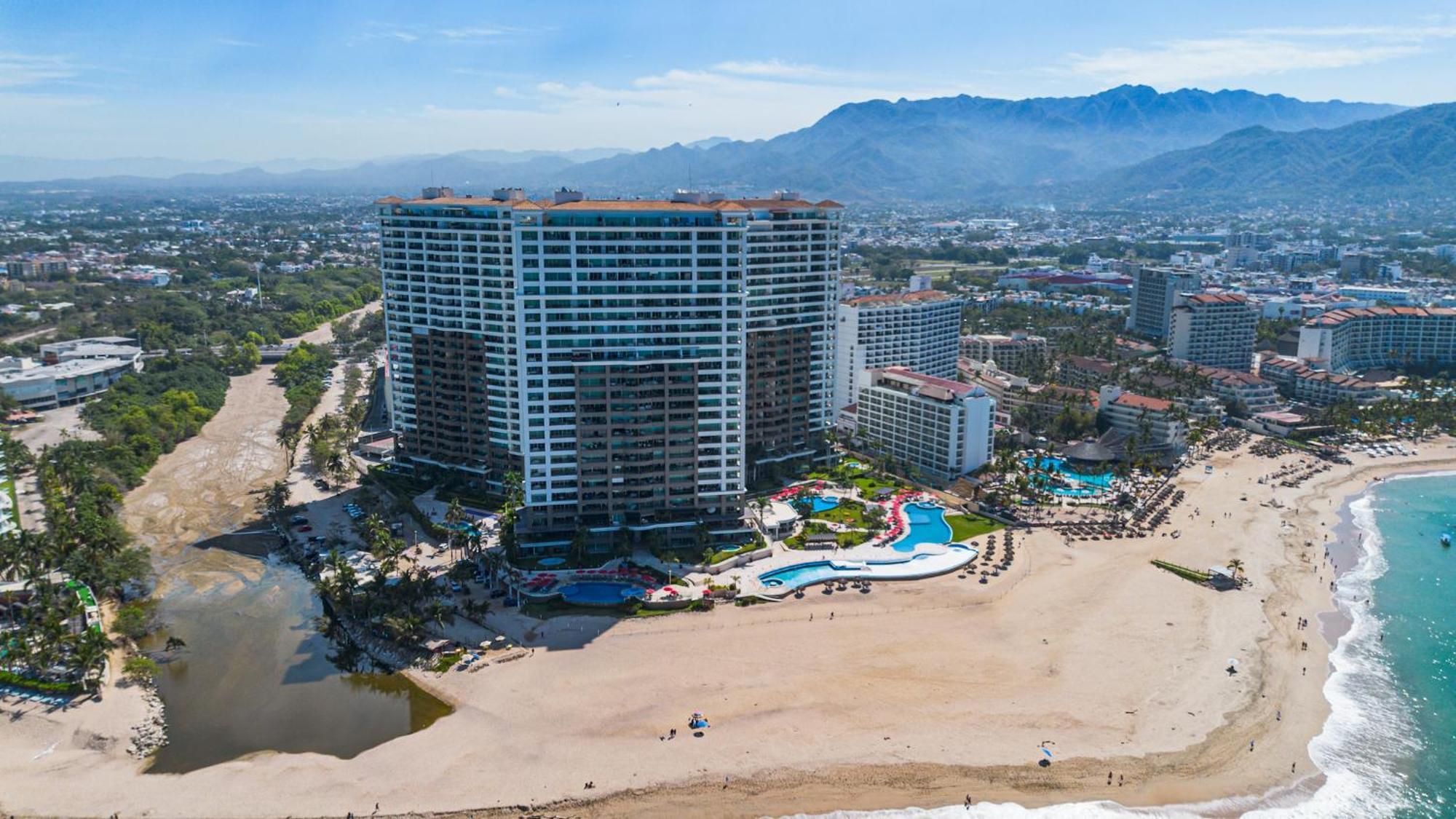 Apartment Grand Venetian Beachfront Puerto Vallarta
