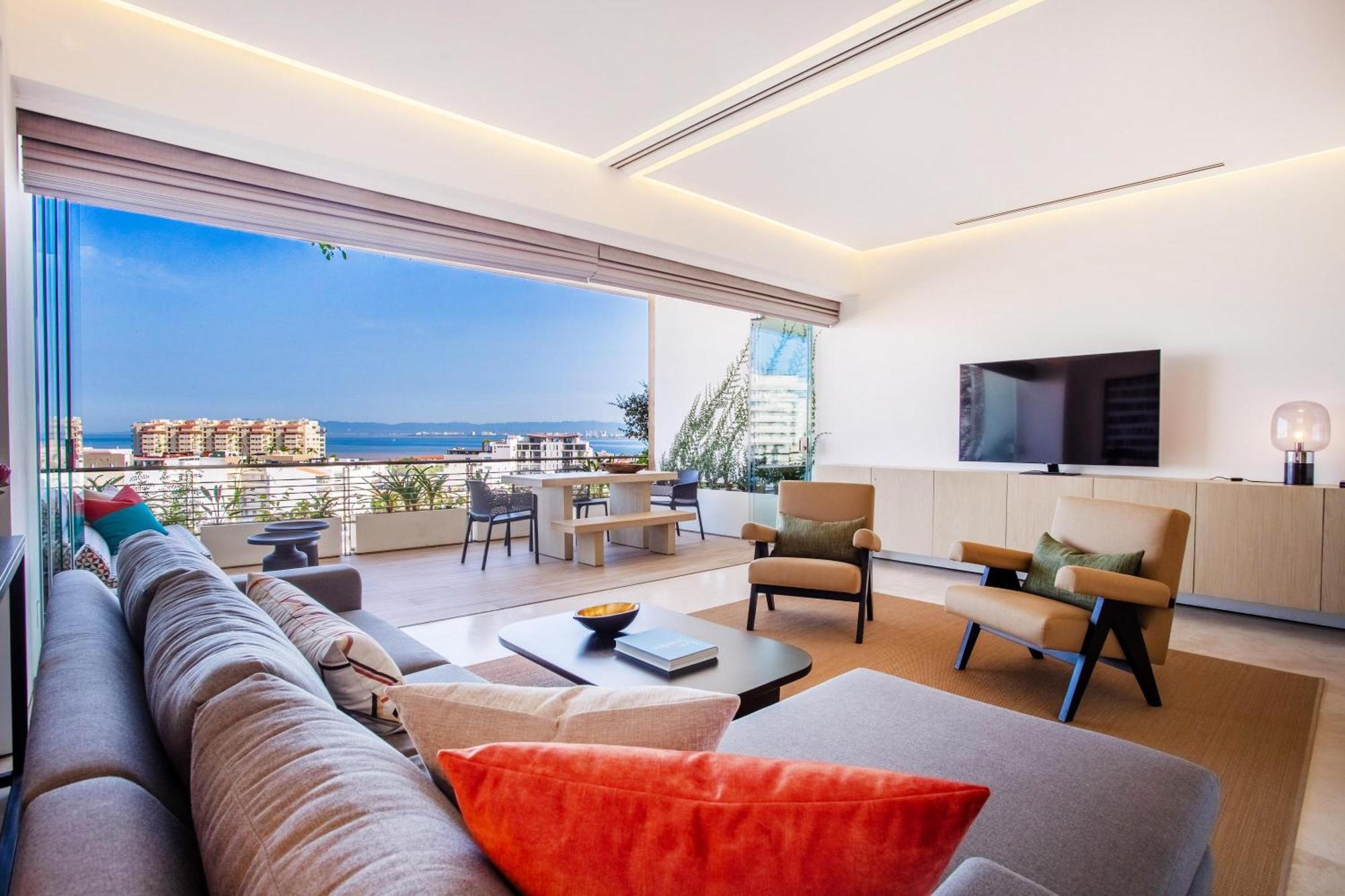 Romantic Zone's Largest Rooftop With Luxe Ocean Views Holiday home *