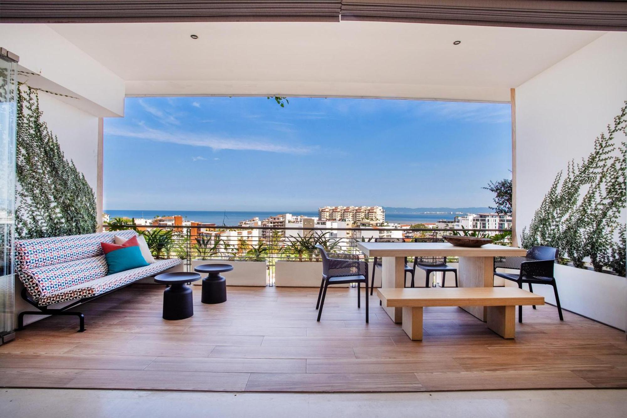 Romantic Zone's Largest Rooftop With Luxe Ocean Views *