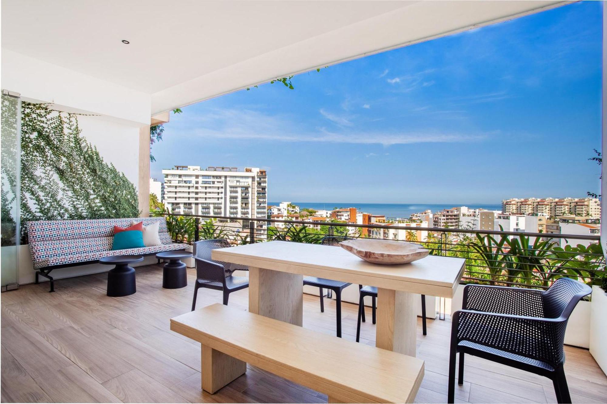 Holiday home Romantic Zone's Largest Rooftop With Luxe Ocean Views *