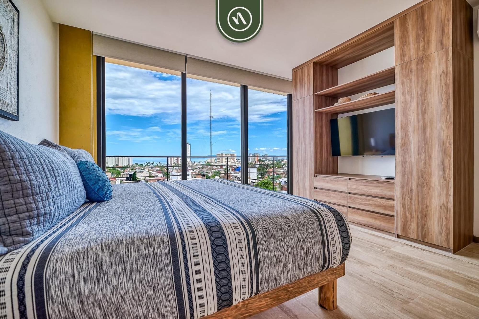 Brand New 2br Right Next To Center - Pool *