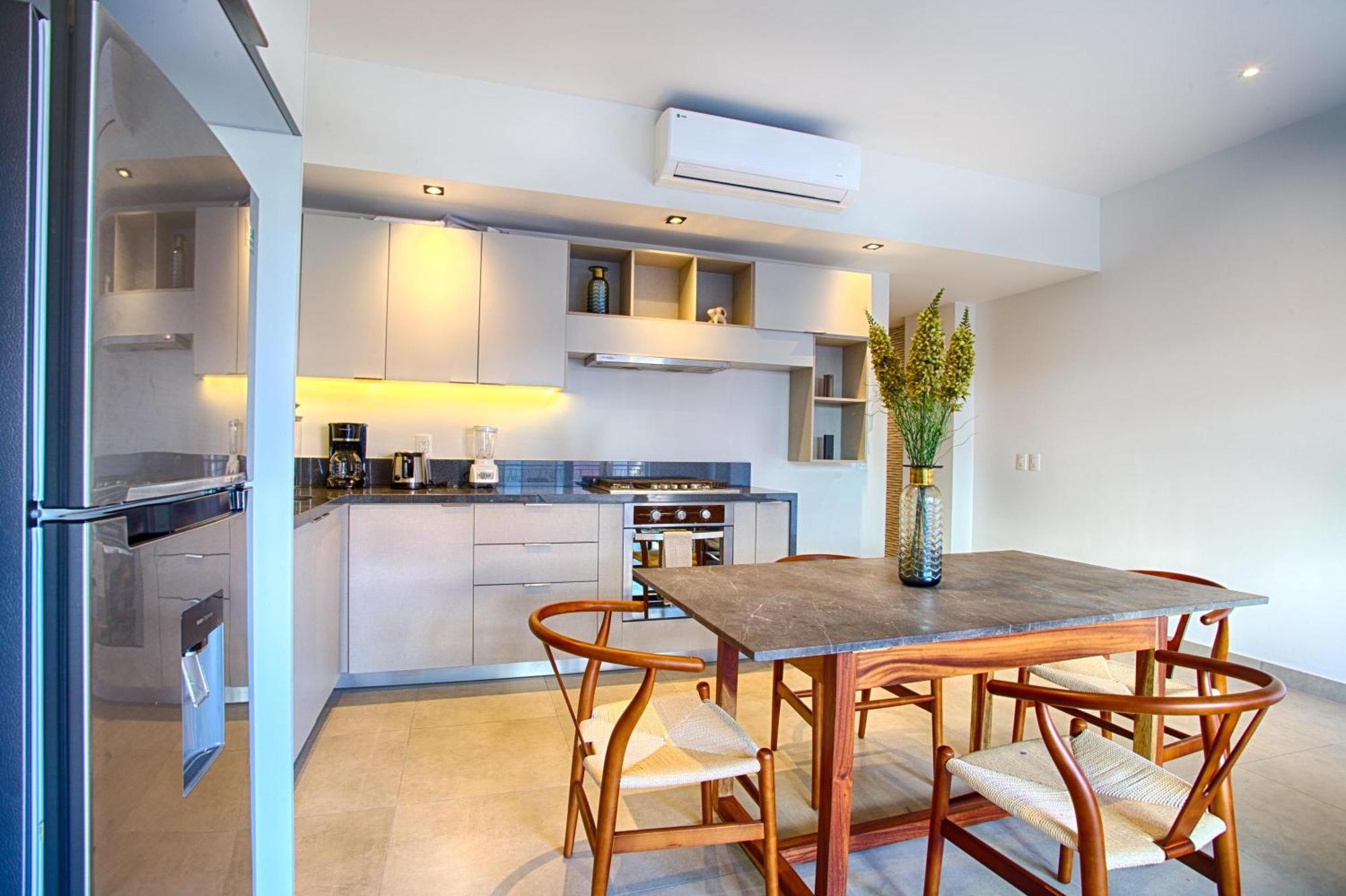 Modern 1bd 2ba, 2 Balconies, Pools And Gym *