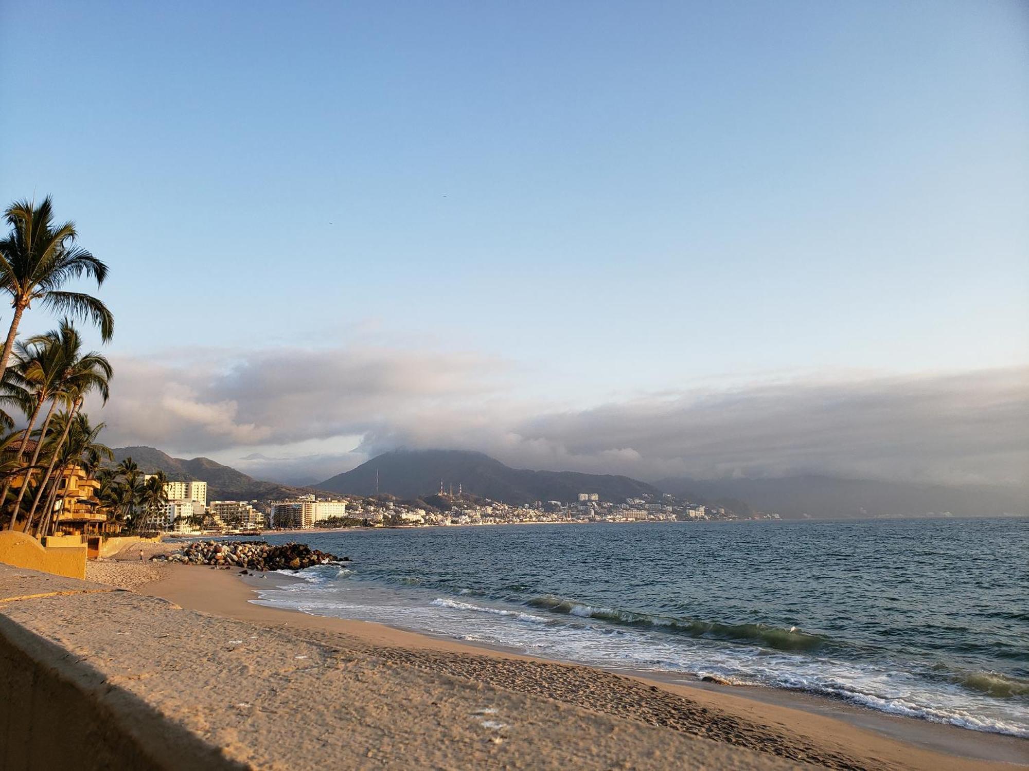 Hermoso En Tules, Frente Al Mar En Medio De Hermosos Jardines, Es Unico!!!